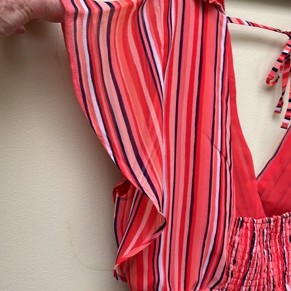 NWOT GUESS top, M - Picture 5 of 11